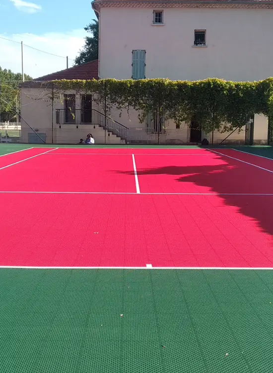 Réseau Modusol - court de tennis extérieur avec dalles sportives